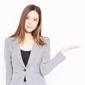 相談を案内する女性